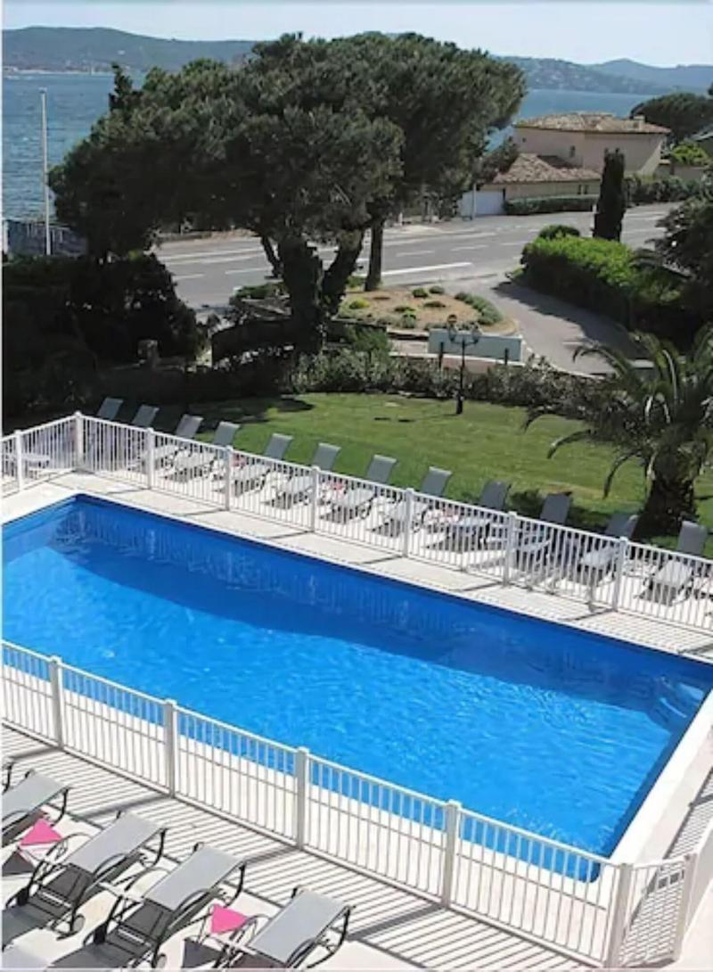 Hotel Villa Des Anges Гримо Екстер'єр фото